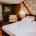 Dwor Hotel *