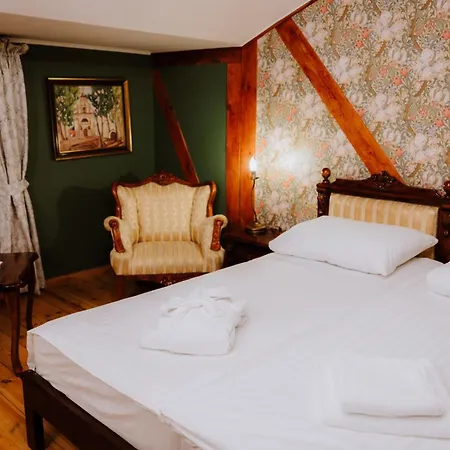 Dwor Hotell *