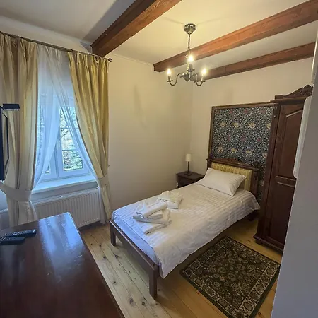 Dwor Hotell *